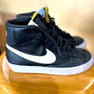 Nike Blazer Mid’77 Women’s size 7